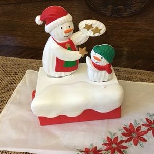 Hallmark 2018 Many Memories snowman motion and music “Time for Cookies” figurine